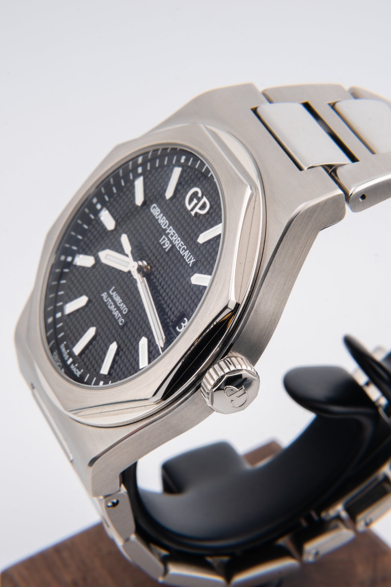 Girard-Perregaux Laureato 81010-11-634-11A