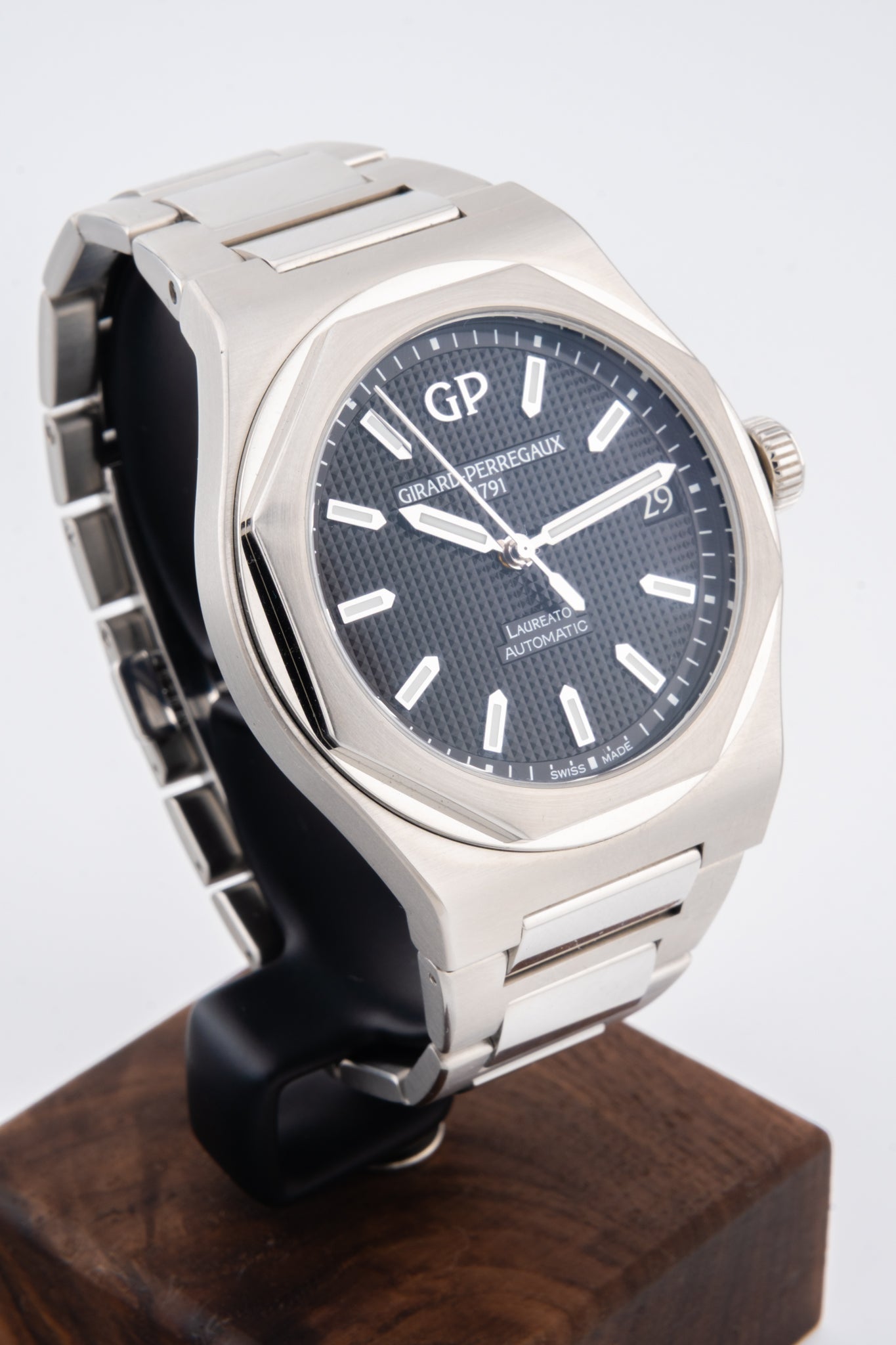 Girard-Perregaux Laureato 81010-11-634-11A