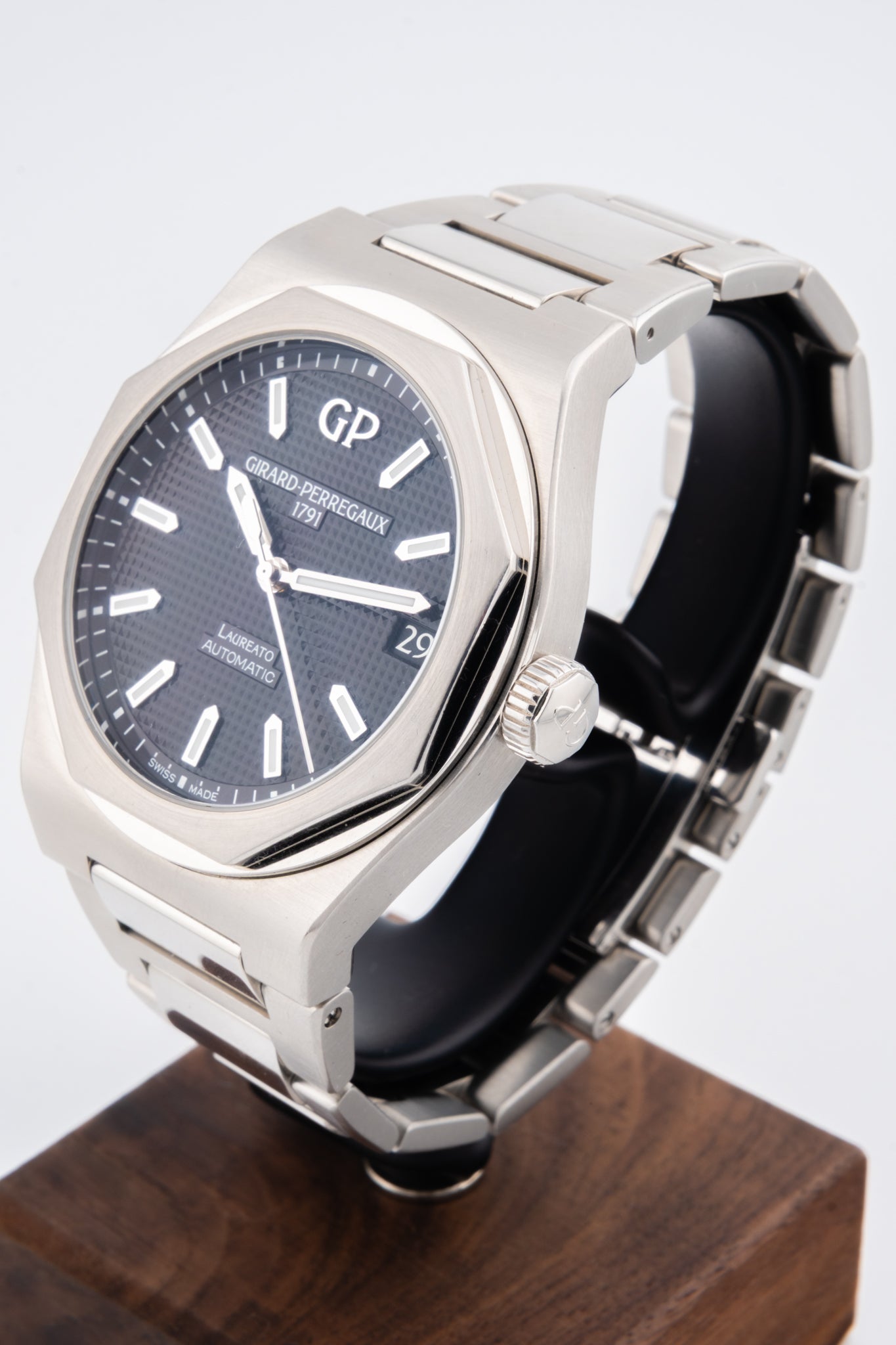 Girard-Perregaux Laureato 81010-11-634-11A