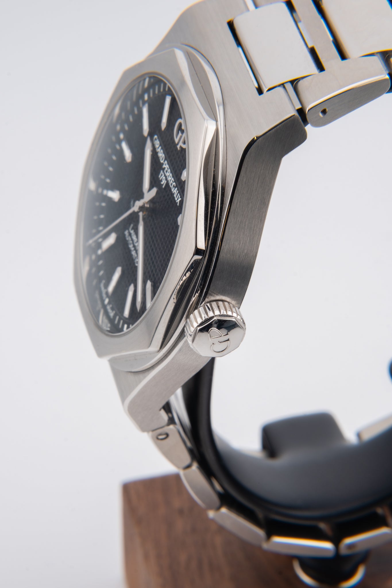 Girard-Perregaux Laureato 81010-11-634-11A