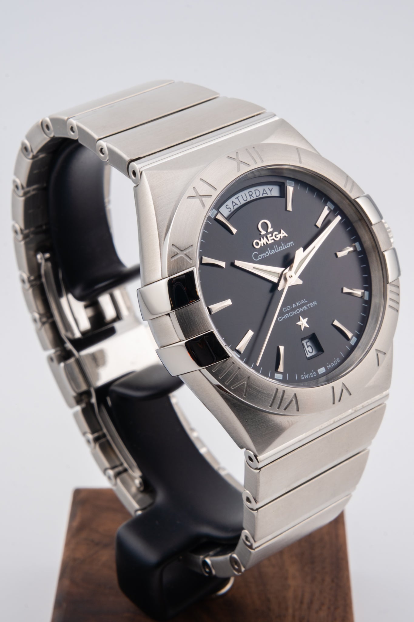 Omega Constellation Da-Date 123.10.38.22.01.001