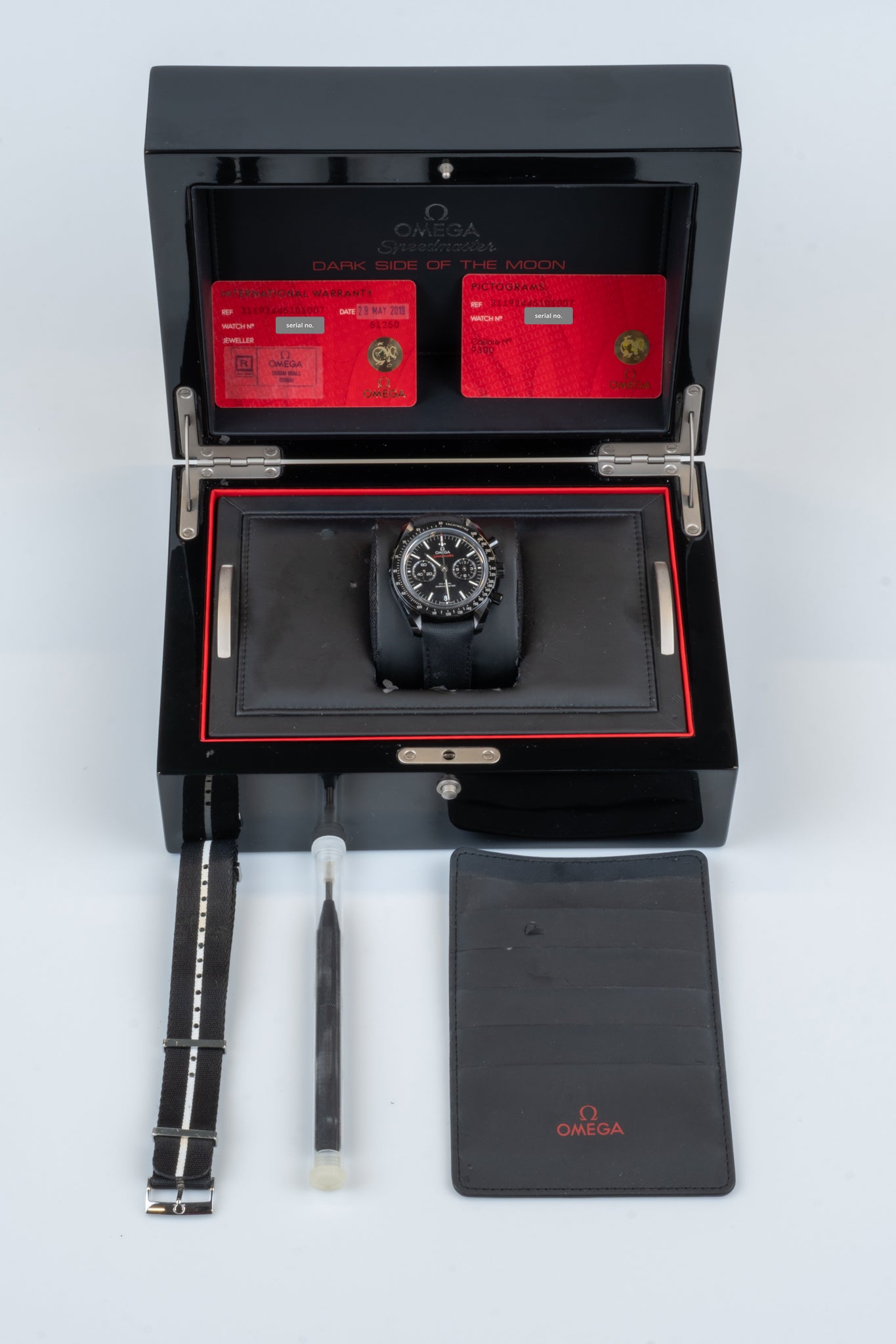 Omega Speedmaster Dark Side Of The Moon 311.92.44.51.01.003